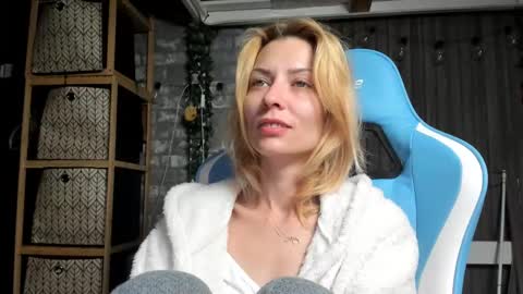 Snapshot of karoline121 chatting on 27, 9, 2025 karoline121 online show from 27, 9, 2025