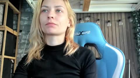Snapshot of karoline121 chatting on 29, 9, 2025 karoline121 online show from 29, 9, 2025