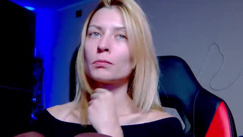 Snapshot of karoline121 chatting on 1, 10, 2025 karoline121 online show from 1, 10, 2025