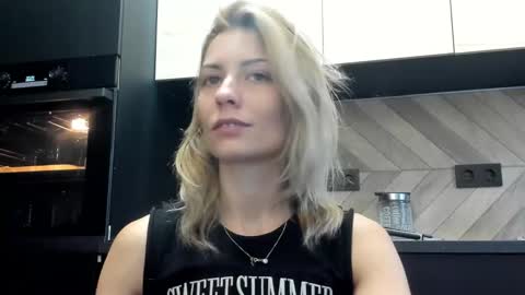 Snapshot of karoline121 chatting on 7, 10, 2025 karoline121 online show from 7, 10, 2025
