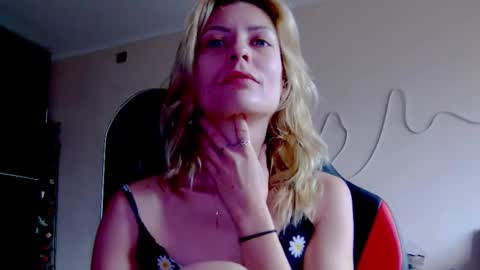 Snapshot of karoline121 chatting on 12, 10, 2025 karoline121 online show from 12, 10, 2025
