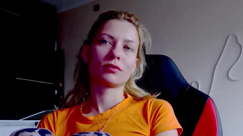 Snapshot of karoline121 chatting on 13, 10, 2025 karoline121 online show from 13, 10, 2025