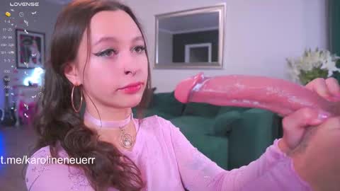 karolineneuer online show from 29, 9, 2025