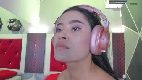 Snapshot of karoll014 chatting on 27, 4, 2026 Karol online show from 27, 4, 2026