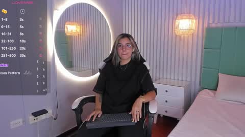 Karol Santos online show from 12, 12, 2024