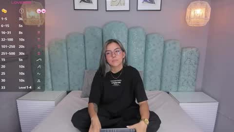 Karol Santos online show from 15, 12, 2024
