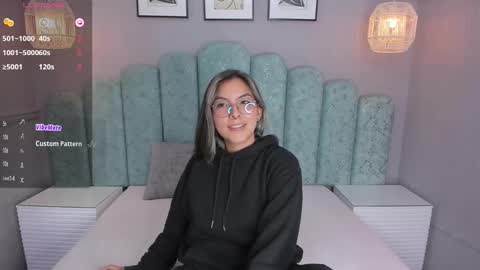 Karol Santos online show from 5, 2, 2025