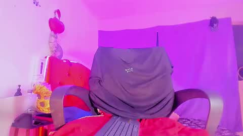 Snapshot of karoll_scoott chatting on 19, 12, 2025 karol online show from 19, 12, 2025