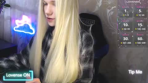 Caroline Fox online show from 15, 3, 2026