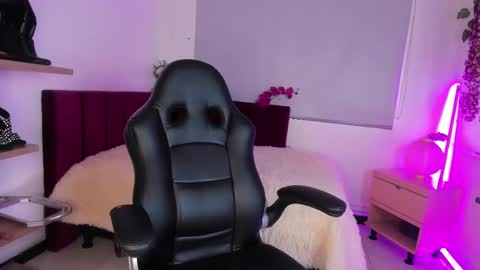 Snapshot of kate_crown chatting on 14, 2, 2025 Kate Crown online show from 14, 2, 2025