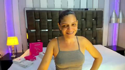 Snapshot of kate_roose chatting on 7, 5, 2026 kate_roose online show from 7, 5, 2026