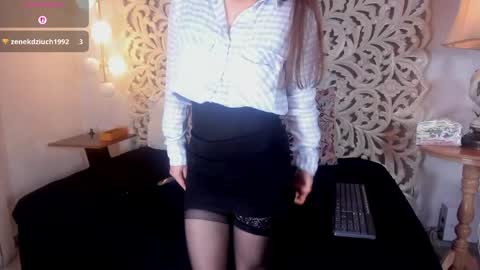 Snapshot of kate_thompson_ chatting on 9, 5, 2026 Kathe online show from 9, 5, 2026