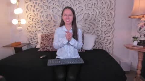 Snapshot of kate_thompson_ chatting on 25, 5, 2026 Kathe online show from 25, 5, 2026