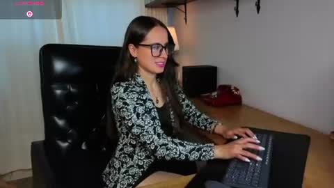 Snapshot of kate_thompson_ chatting on 17, 6, 2026 Kathe online show from 17, 6, 2026