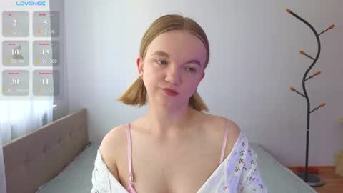 Snapshot of katebunnys chatting on 17, 6, 2026 katebunnys online show from 17, 6, 2026