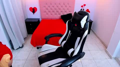 Snapshot of katetompson chatting on 7, 3, 2025 kate Tompson online show from 7, 3, 2025