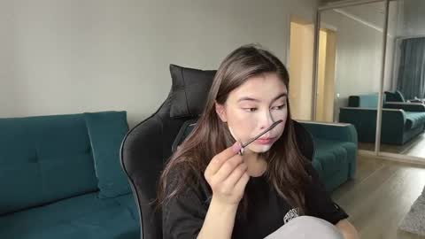 Snapshot of katheleenschraub chatting on 28, 5, 2026 Elle online show from 28, 5, 2026