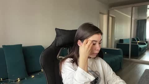 Snapshot of katheleenschraub chatting on 1, 6, 2026 Elle online show from 1, 6, 2026