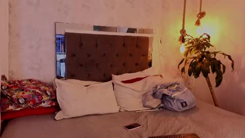 Snapshot of kathira_londres chatting on 6, 7, 2026 Sofia online show from 6, 7, 2026