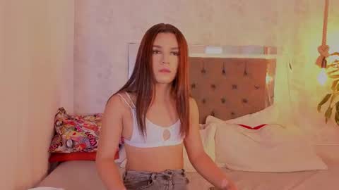 Snapshot of kathira_londres chatting on 6, 7, 2026 Sofia online show from 6, 7, 2026