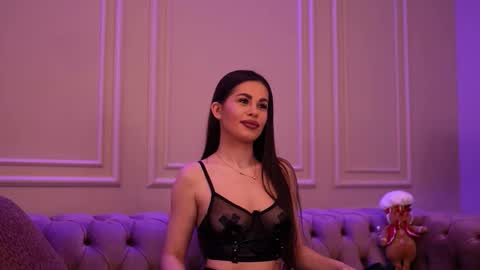 Snapshot of katie_hayes chatting on 16, 12, 2025 Katie online show from 16, 12, 2025