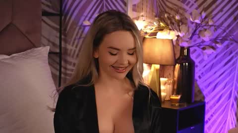 Snapshot of katjolie chatting on 25, 11, 2025 KatJolie online show from 25, 11, 2025