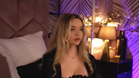 Snapshot of katjolie chatting on 3, 12, 2025 KatJolie online show from 3, 12, 2025