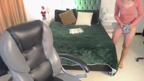 Snapshot of katnia_and_marcuz chatting on 5, 12, 2024 Katnia and Marcuz online show from 5, 12, 2024