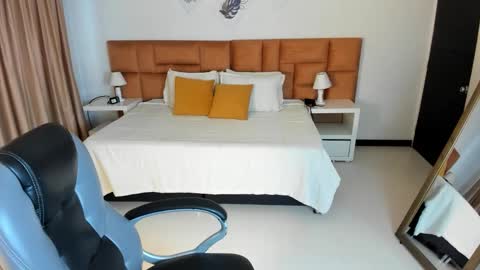 Snapshot of katnia_and_marcuz chatting on 5, 10, 2025 Katnia and Marcuz online show from 5, 10, 2025