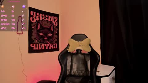 Snapshot of katrinaa_ricci chatting on 15, 12, 2025 Katrina Ricci online show from 15, 12, 2025