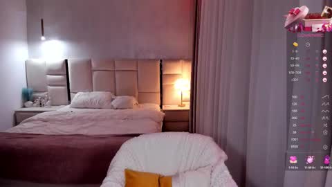 Snapshot of kattelovelyy chatting on 14, 10, 2025 GoddessKateline online show from 14, 10, 2025