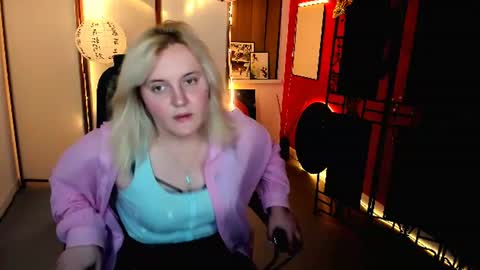 Snapshot of katybriggs chatting on 19, 6, 2026 Katy online show from 19, 6, 2026