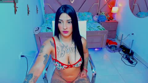 Snapshot of katylu_ chatting on 24, 12, 2024 lilii-pety online show from 24, 12, 2024