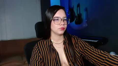 Snapshot of kay_avrill chatting on 25, 6, 2026 Kay online show from 25, 6, 2026