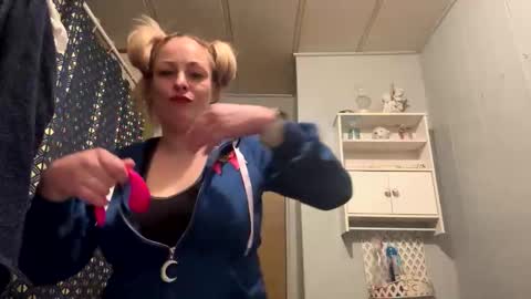 Snapshot of kay_la chatting on 25, 10, 2025 kay_la online show from 25, 10, 2025