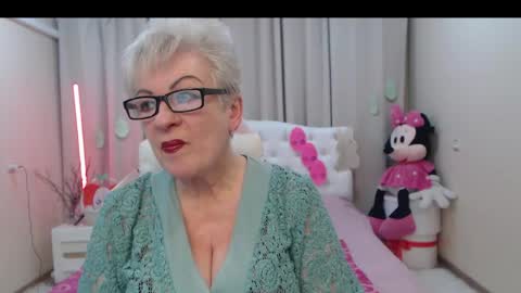 kaylesmoll online show from 15, 4, 2026