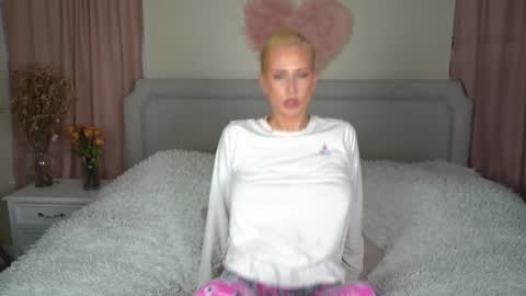 EliandKylie online show from 1, 12, 2025