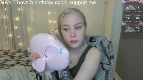 Snapshot of kebesheska chatting on 2, 2, 2025 Seb Polly Roxy Jonny online show from 2, 2, 2025