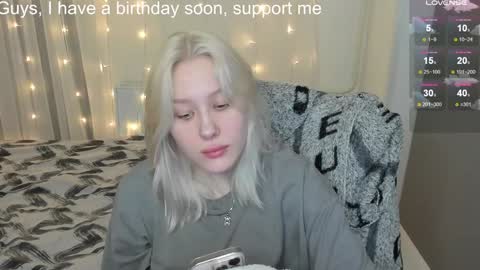 Snapshot of kebesheska chatting on 5, 2, 2025 Seb Polly Roxy Jonny online show from 5, 2, 2025