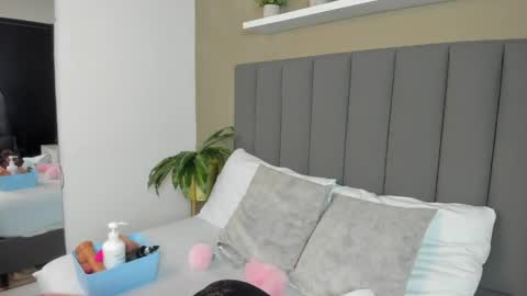 K E I T H Y online show from 12, 4, 2026