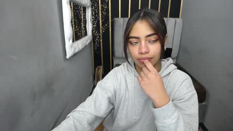 Snapshot of keizy_conte chatting on 18, 12, 2024 K E I Z Y online show from 18, 12, 2024