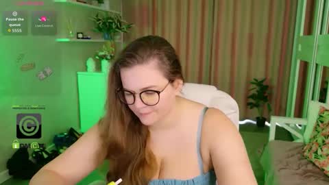 Snapshot of kellielowie chatting on 13, 3, 2026 kellielowie online show from 13, 3, 2026