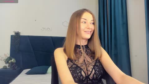 Kelly XO online show from 4, 12, 2024