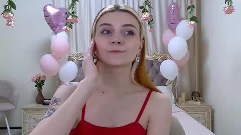 Kelly Stoneys online show from 4, 3, 2025