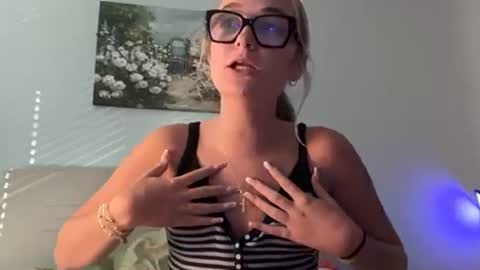 Snapshot of kelseyblu chatting on 4, 6, 2026 Kelsey Blu online show from 4, 6, 2026