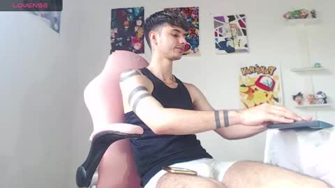 Snapshot of kendall_ros chatting on 6, 1, 2025 kendall ross online show from 6, 1, 2025