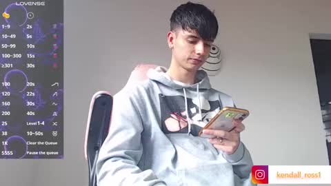 Snapshot of kendall_ros chatting on 25, 9, 2025 kendall ross online show from 25, 9, 2025