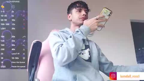 Snapshot of kendall_ros chatting on 1, 10, 2025 kendall ross online show from 1, 10, 2025