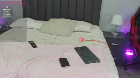Snapshot of kendra_london chatting on 14, 4, 2026 Kendra London online show from 14, 4, 2026