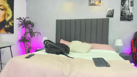 Snapshot of kendra_london chatting on 28, 4, 2026 Kendra London online show from 28, 4, 2026